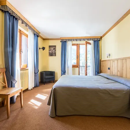 ホテル クランポン クールマイユール