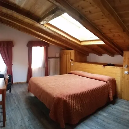 クランポン ホテル 3*