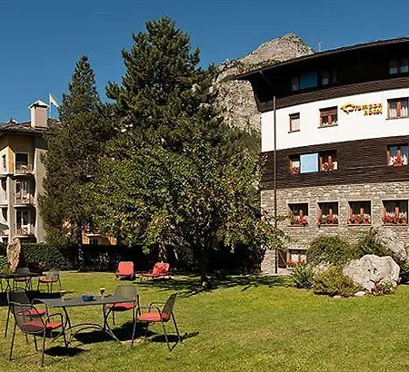 クランポン ホテル